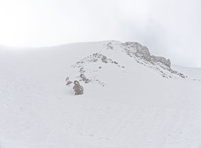 Vista sugli speroni rocciosi appena sotto la Sella di Vall&rsquo;Organo.