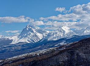 &ldquo;Il commiato&ldquo; (ultimo, struggente sguardo verso il Gran Sasso dove si ergono imponenti i massicci del Corno Piccolo-Grande e dell&rsquo;Intermesoli).