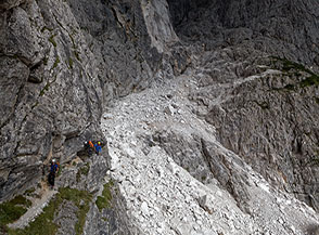 Lungo il Sentiero del Cacciatore in Val Pradidali.