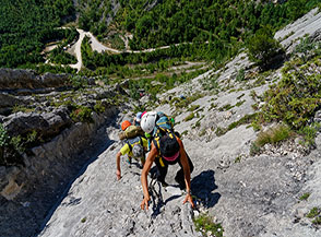 &ldquo;Mano alla roccia&ldquo; (risalita dei ripidi Lastroni del Verde a Fara San Martino).