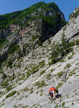 In arrampicata sui Lastroni del Verde a Fara San Martino.