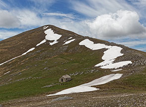 Il Rifugio di Forca Ristoppia ai piedi del Monte Rognone.