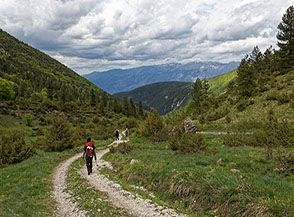 Alla confluenza del Vallone Grottella nella Valle di Curti.
