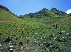 In cammino sopra le Solagne in Alta Val Chiarino.