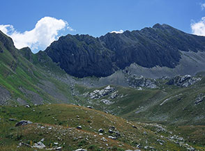 La conca de le Pozze in alta Val Chiarino.
