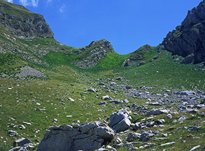 Forcella Falasca, sulla cresta che divide la Val Chiarino dalla Valle Venacquaro.