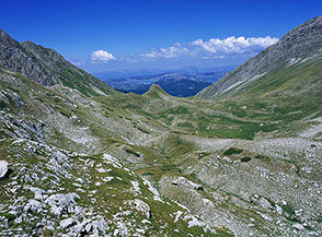 Alta Val Chiarino, sullo sfondo s&rsquo;intravede il Lago di Campotosto.