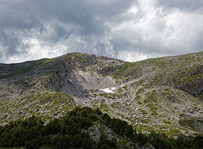 Vista su Valle Cupella ed il suo piccolo circo glaciale ai piedi di Cima di Valle Lunga.