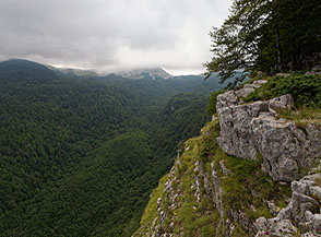Affaccio sulla Valle Porcile dal belvedere del Serrone.