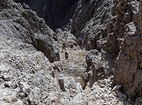 Nel canale di sfasciumi conclusivo della Via Ferrata Schuster.