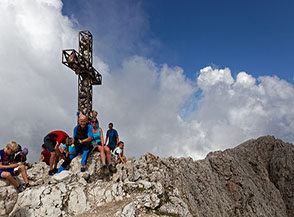 Eccomi alla croce di Cima di Mezzo del Sassopiatto.