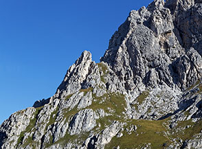 Cima Val di Roda: una panoramica guglia ai piedi della Cresta Sud-Ovest di Cima di Ball.