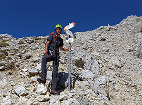 La palina a Forcella Stephen sotto Cima di Val di Roda.