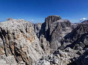 Strepitosa vista dalla cresta sommitale della Cima di Val di Roda con la Pala di San Martino al centro.