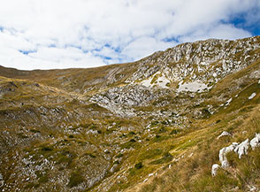 La testata ndella Valle del Picco alle pendici di Cima di Vall&rsquo;Organo (sulla dx).