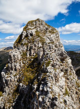 Lato Ovest (il pi&ugrave; accessibile) del Campanile, ai piedi del Canalone Nord del Monte Terminillo.