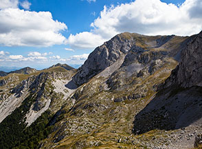 Affaccio sul vasto anfiteatro a nord del Monte Terminillo.