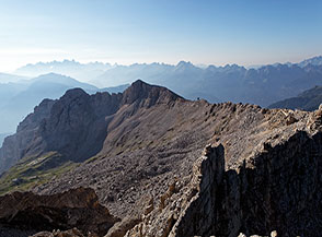 Vista sulle Laste di Valsorda e la cresta di Monte Cavignon con Cima Feudo (al centro) ed i Pis dei Muss.