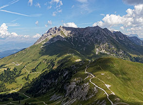 Vista su Passo Feudo ed il Latemar (Monte Cavignon) dal Monte Agnello.