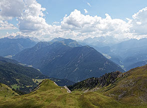 Panorama sulla Val di Fiemme (sulla sx) e la Val Travignolo.