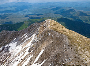 Cima a Mare vista dalla Cresta Est di Monte a Mare.