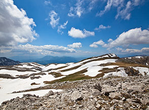 I dolci pendii del versante occidentale di Monte a Mare.
