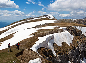 Lungo la Cresta Ovest del Monte a Mare, la punta che si vede sullo sfondo non ha nome pur essendo la massima elevazione del Molise!