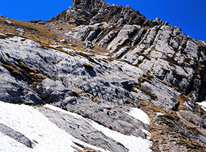 Tracce di esarazione glaciale sulle placche rocciose nei pressi di Fonte Gelata.