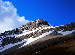 Lo Spigolo Sud-Est del Corvo visto dalla Sella di Monte Corvo.