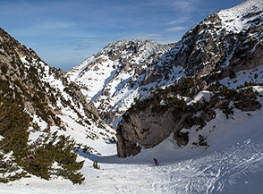 Dopo tanta fatica solo divertimento nella discesa del Fosso la Valle, una delle pi&ugrave; belle scialpinistiche della Majella.
