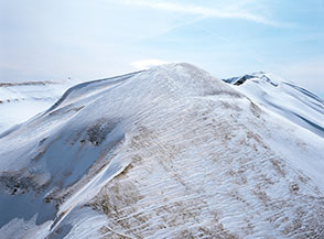 Risalendo lungo la Cresta Sud dell&rsquo;Argentella vista sulla cresta che si dirige verso Cima del Redentore.
