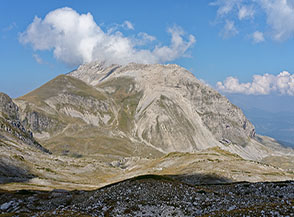 Il Monte Corvo ripreso da Cima Alto Venacquaro.