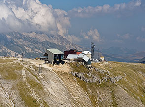 La stazione di arrivo della Funivia del Gran Sasso d&rsquo;Italia a Campo Imperatore.