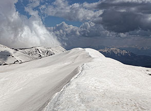 Ritaglio della cresta sommitale nei pressi di Cima Lepri.