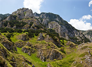 Lo splendido scenario che ci accompagna lungo il Sentiero dei Pastori Sud nel Fosso la Valle.