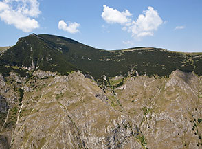 Il versante meridionale di Monte d&rsquo;Ugni che guarda il Fosso la Valle.