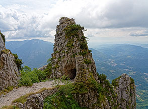 Uscita dal torrione di roccia in cui &egrave; stata scavata la 20&deg; galleria.