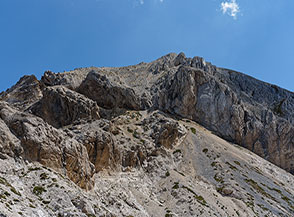 La Cresta Nord-Ovest del Monte Camicia ripresa dal Sentiero del Centenario.