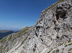 Profili di roccia sotto Cima di Vall&rsquo;Organo.