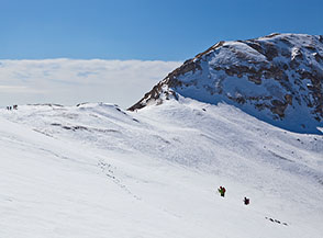 Sella dei Curti all&rsquo;attacco della Cresta Est del Monte Tino o Serra di Celano.