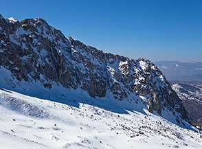 Scorcio sulla Valle dei Curti ed il Versante Nord della Serra di Celano.