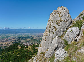 Vista sulla Conca del Fucino salendo al Piano di San Vittorino.
