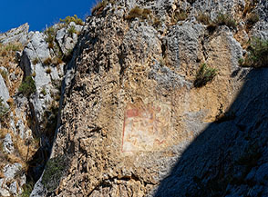 L&rsquo;affresco duecentesco di San Giorgio all&rsquo;imbocco del canalino per il Piano di San Vittorino.