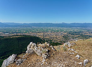 Vista sulla Conca del Fucino dal Piano di San Vittorino.