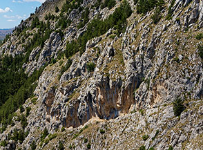 Scorcio su delle formazioni rocciose sotto il Piano di Vittorino.