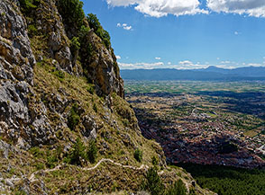 Scenografico traverso sotto il Piano di San Vittorino.