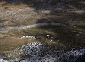 Vista su Stazzo il Prato sotto Rocca Chiarano.