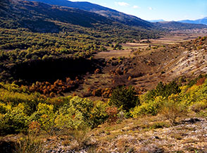 La gigantesca dolina della Canetra da Piedi in Valle di Roio.