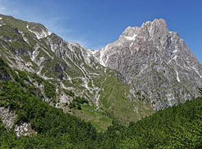 Dal Vaduccio splendida vista sul Corno Grande.