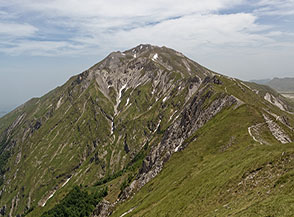 Pizzo San Gabriele (sulla sx poco evidente) e Monte Brancastello ripresi da Cima Vado di Corno.
